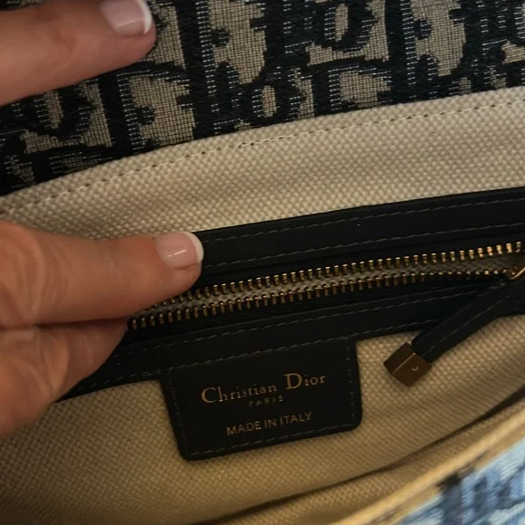 Designer inspired Saddle Bag - Navy with gold hardware - mint condition. - Picture 4 of 4